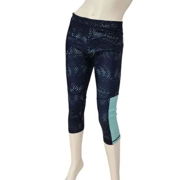 Under Armour Pants - Under Armour HeatGear Compression Cropped Leggings – Size Large